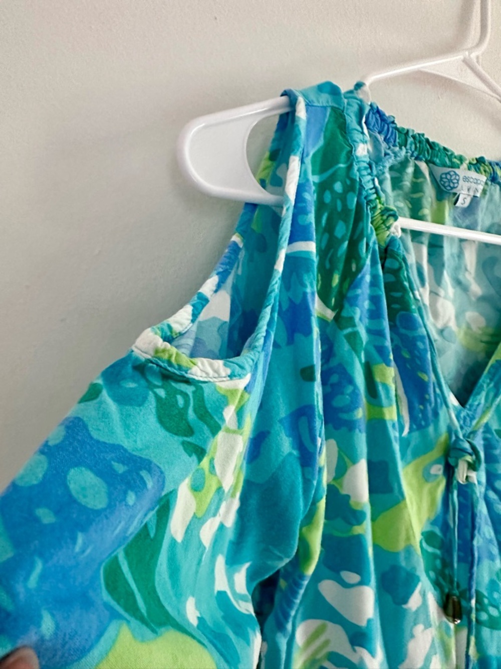 Escapada Living S Blue Green Fish Rayon Resort Top - Picture 4 of 8